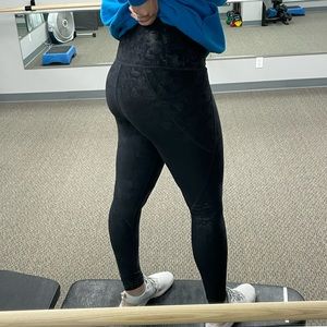 Last one!! NWT Mono B Metallic Foil Highwaist leggings. Black. medium available